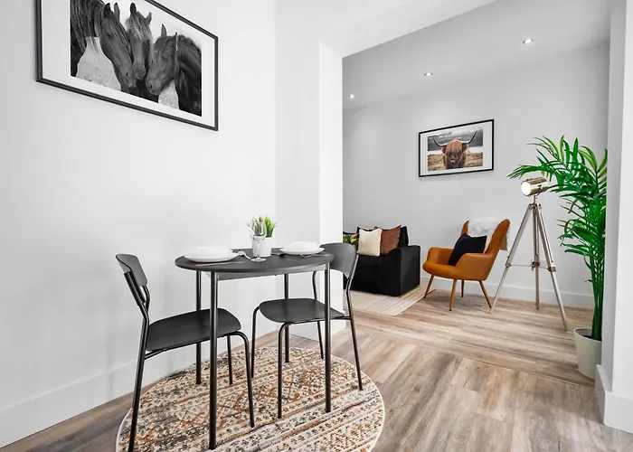 Stylish Apartment - Free Wifi & Netflix - On Street Parking - Double Bed - 49Ag