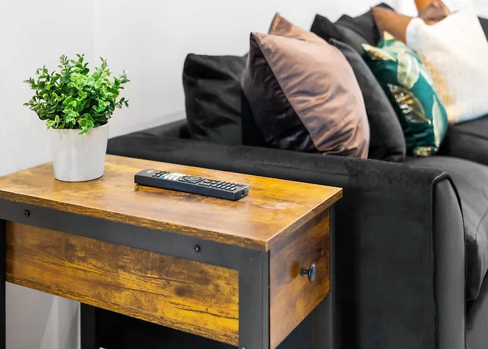 Stylish Apartment - Free Wifi & Netflix - On Street Parking - Double Bed - 49Ag