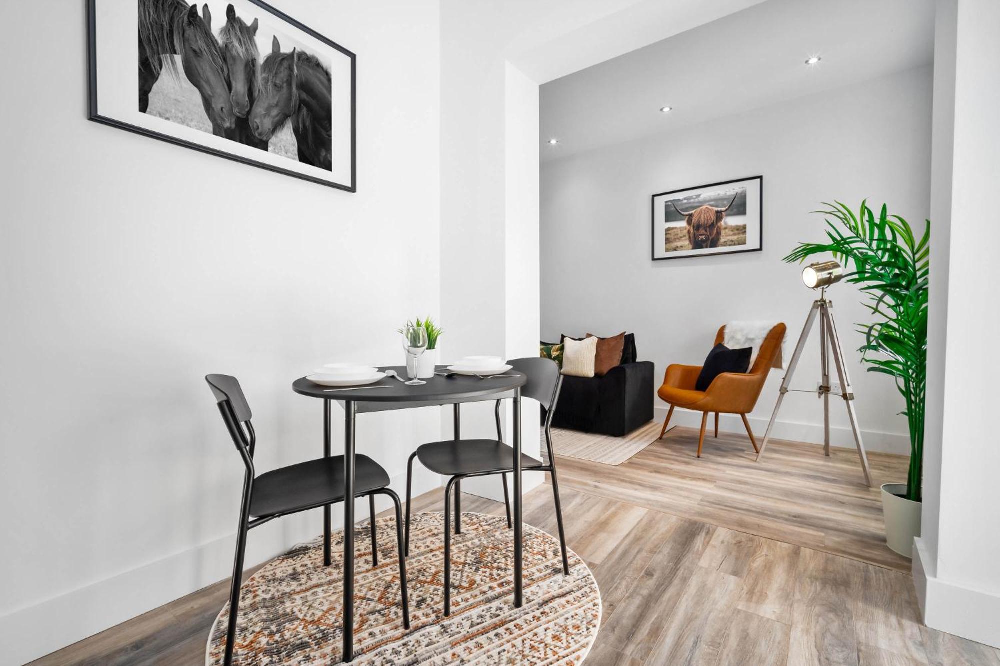 Apartment Stylish - Free Wifi & Netflix - On Street Parking - Double Bed - 49ag *